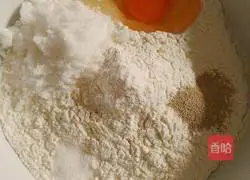 Illustration of how to make meat floss bread 1