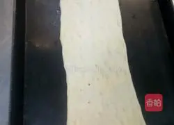 Illustration of how to make meat floss rolls 1