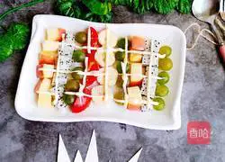 Illustration of how to make fruit salad 8