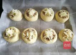 Illustration of how to make Danish crispy bread rolls 15