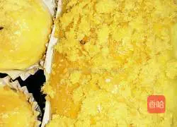 Illustration of how to make meat floss bread 9