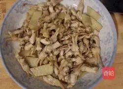 Illustration of how to make spicy razor clams 4