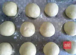 Illustration of how to make red bean paste bread 5 