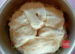 Illustration of how to make bacon cheese hand-pulled bread 14