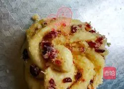 Super detailed creeping Illustration of how to make raspberry coconut flower bread 16