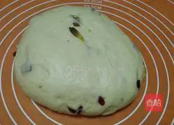 Illustration of how to make preserved fruit bread 8