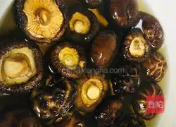 Cantonese-style glutinous rice chicken (traditional recipe) illustration 3