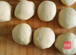 Illustration of how to make meat floss bread 9