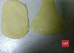 Cute Santa Bread Recipe Illustration 4