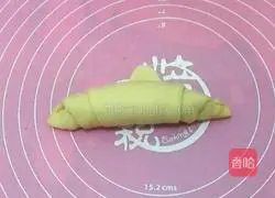 Illustration of how to make meat floss long bread 10