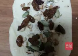 Illustration of how to make nut bread 9