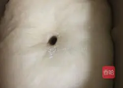 Illustration of how to make bacon cheese flower bread 3