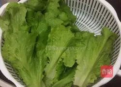 Illustration of how to make lettuce with oyster sauce 2