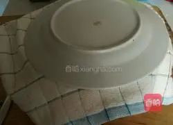 Illustration of making homemade whole wheat bread 5