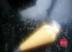 Illustration of how to make coconut buns 16