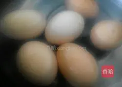 Sweet and sour pork ribs with tiger preserved eggs Practice illustration 2