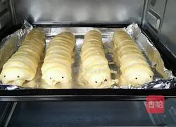 Illustration of how to make stuffed caterpillar bread 18