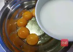 Illustration of how to make eight-inch chiffon cake 5