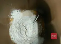 Illustration of how to make raisin bread rolls 2