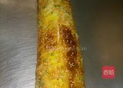 Illustration of how to make meat floss rolls 5