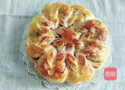 Illustration of making flower-shaped bean paste bread 1