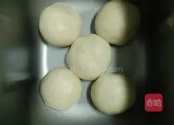 Illustration of how to make baby bear bread 9