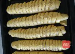 Caterpillar bean paste bread recipe 6