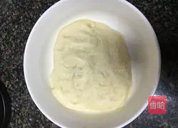 Illustration of how to make squeezed bear bean paste bread 4