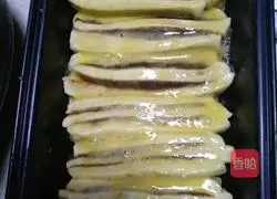 Illustration of making bean paste thousand-layer toast bread 9