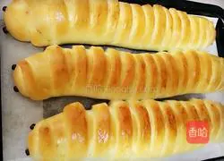 Illustration of how to make caterpillar bread 16