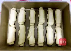 Illustration of how to make meat floss rolls 11