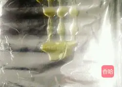 Illustration of how to make scallion sausage bread 11