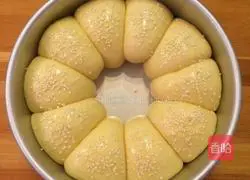 Illustration of how to make seaweed and meat floss bread 12