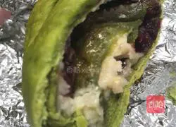 Illustration of how to make matcha mochi bread 14