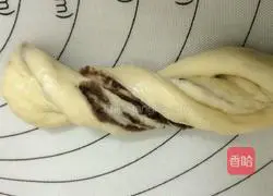 Illustration of how to make bean paste bread rolls 7