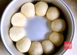 Illustration of how to make seaweed and meat floss bread 15