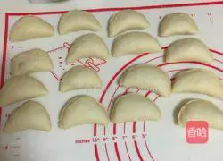 Illustration of how to make bacon cheese flower bread 9