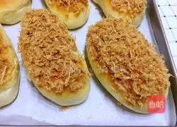 Illustration of how to make meat floss bread 19