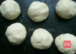 Illustration of how to make coconut milk-flavored leaf bread 3