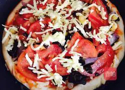 Illustration of how to make healthy vegetable pizza in a pan 7