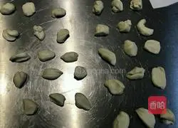 Illustration of how to make cute baby bear buns 3