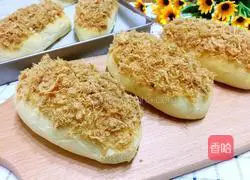 Illustration of how to make meat floss bread 1