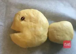 Illustration of how to make cartoon fish bread 13