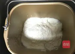 How to make two-color purple potato and wolfberry hand-shredded toast bread Illustration 3