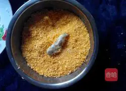 Illustration of how to make breaded chicken legs 5