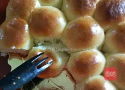 Illustration of how to make brushed golden buns 9