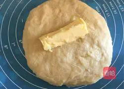 Illustration of how to make fruit cheese bread 3