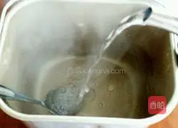 Illustration of how to make yogurt in a bread machine 2