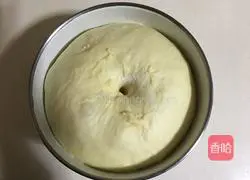 Illustration of how to make meat floss rolls 5