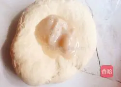 Illustration of how to make lard crab bread 3